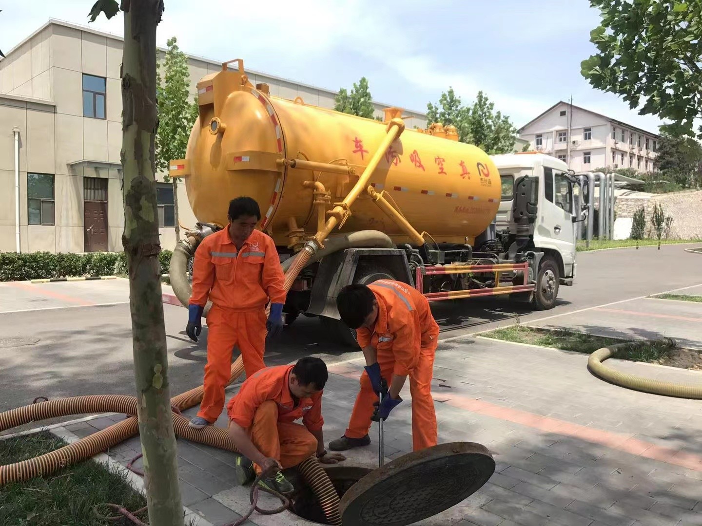 金东化粪池清理与5-8吨吸粪车施工效率分析